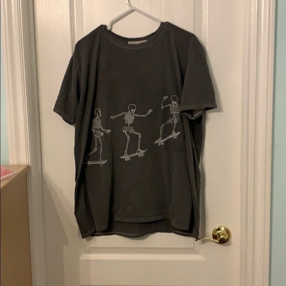 UO skeleton graphic